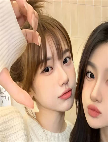 从表演艺术看《窗户上的血手印少女怪谈》：宣传的营销策略与渠道选择 认识人物与故事的互动